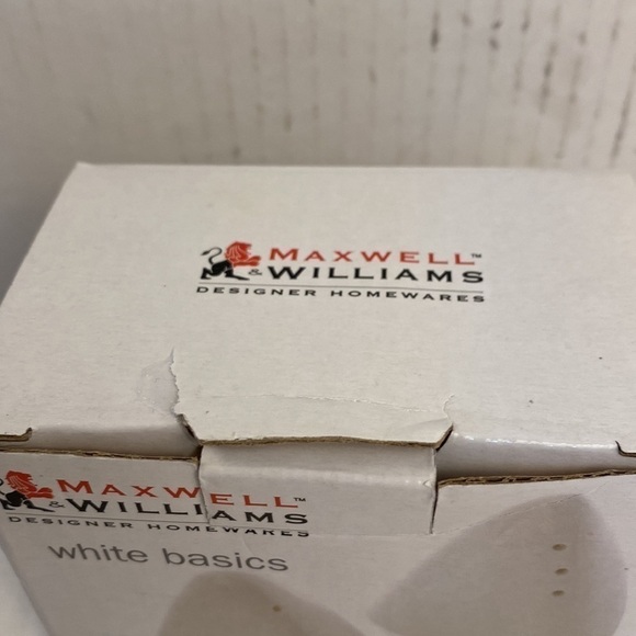 MODERN salt and pepper shakers Maxwell Williams triangular white angular - Picture 9 of 10